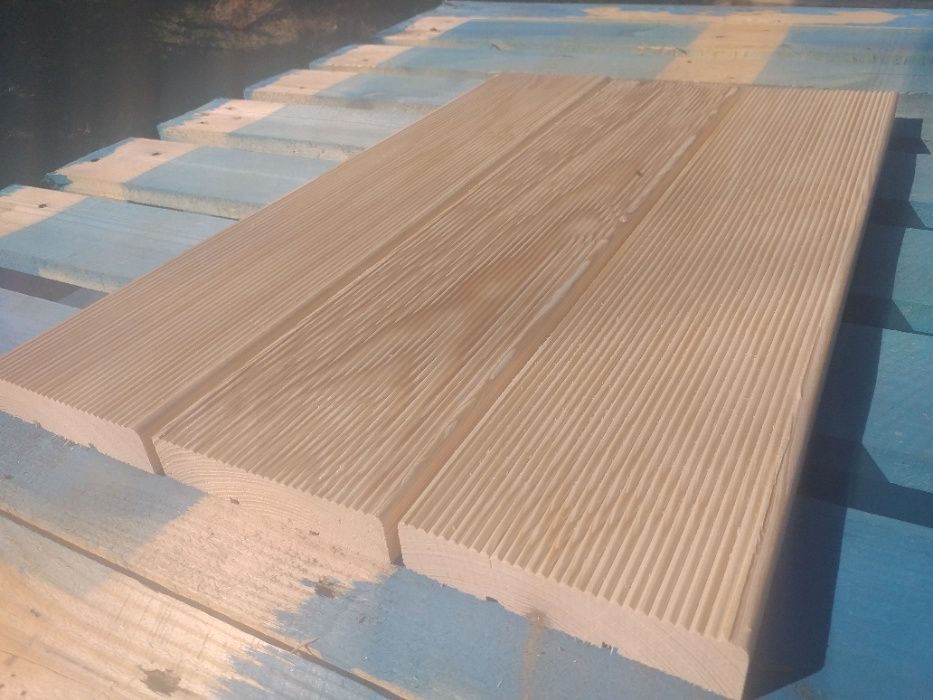 Deska tarasowa z drewna sosnowego