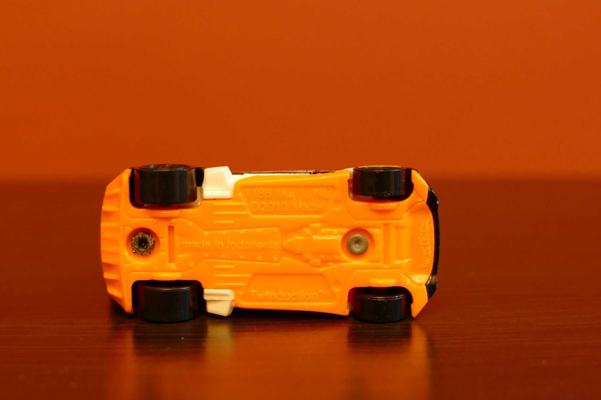 Hot Wheels autko "Resorak" Twinduction 2010