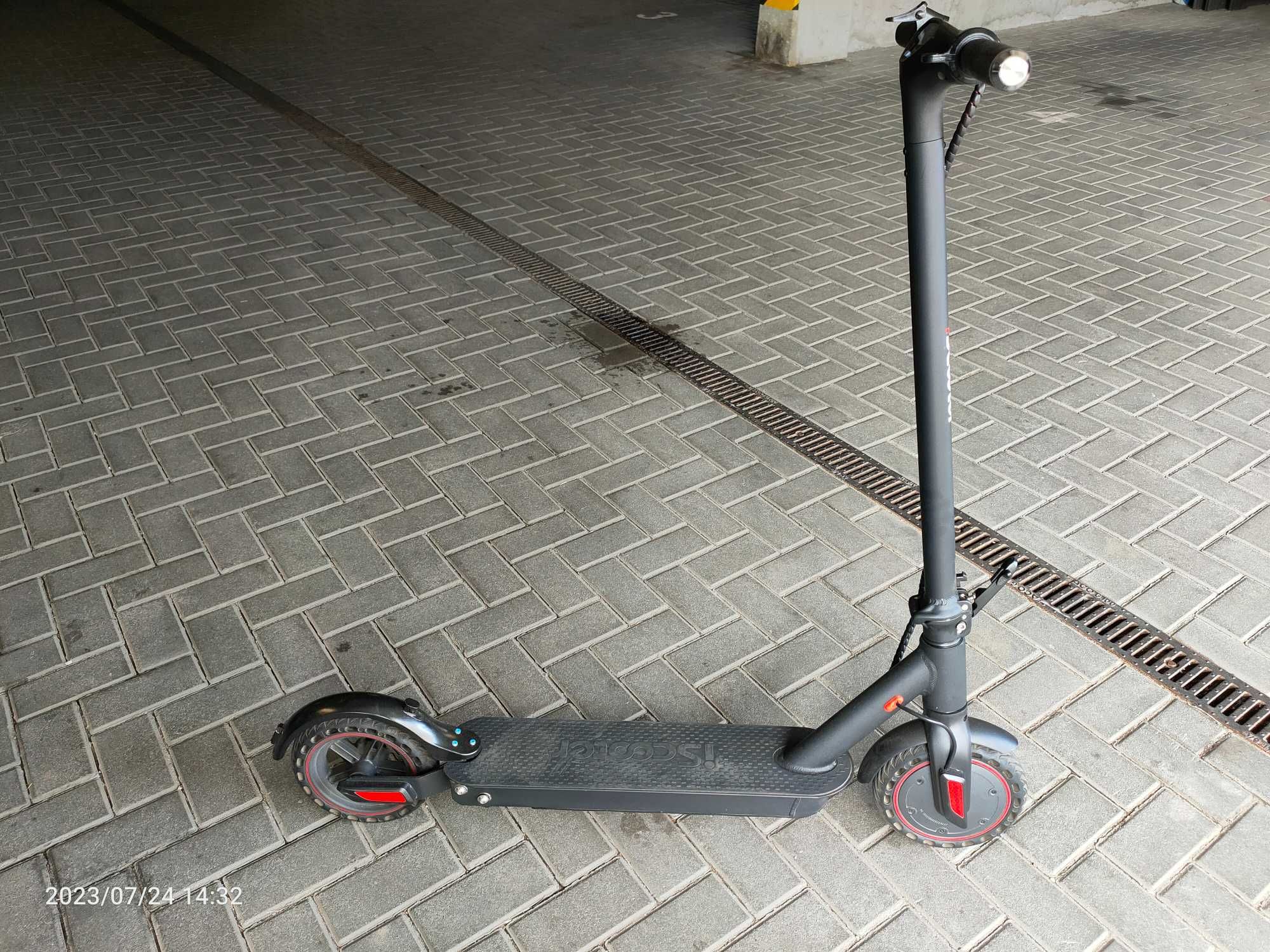 Hulajnoga elektryczna iscooter z nowym zestawem akumulatorów