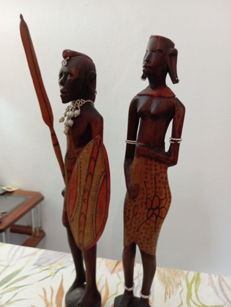 Casal em madeira artesanato africano.