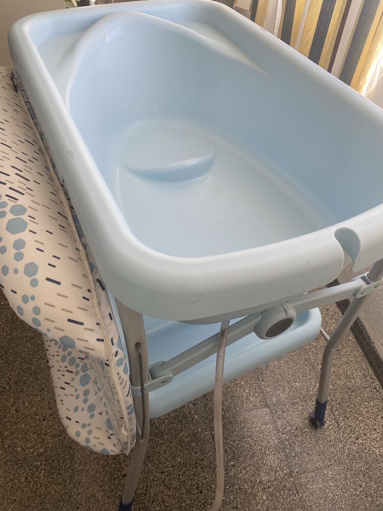Banheira com trocador para bebe