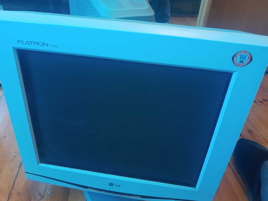 Monitor LG Flatron F700B - CRT kineskopowy 17 cali