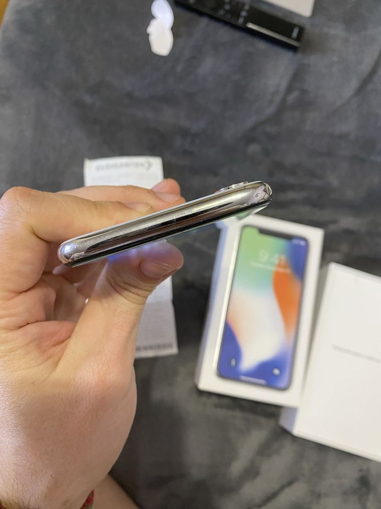 Iphone x 256 ( купував в швецї є чек купівлі )