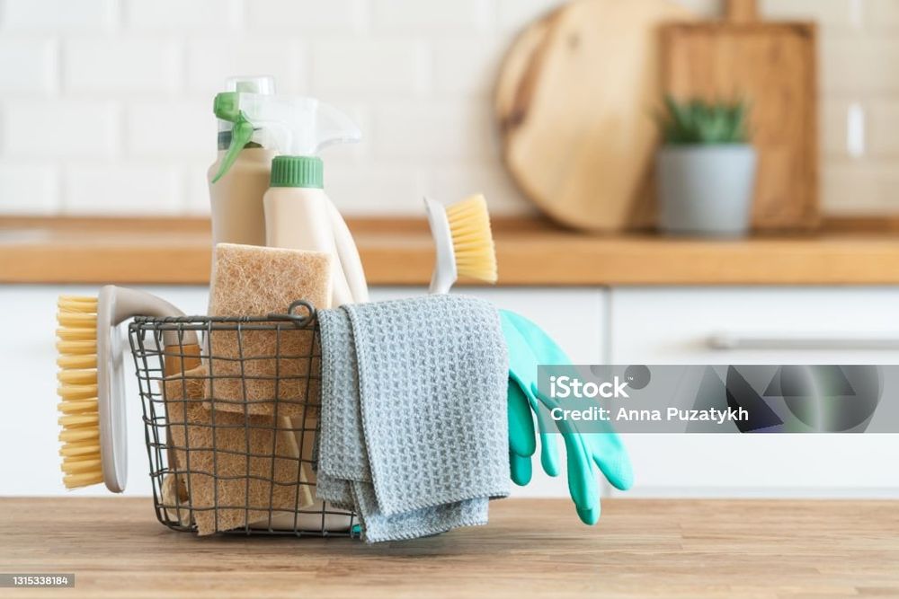 sprzątanie mieszkania, domu, mycie okien