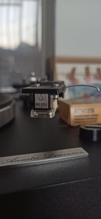 Gramofon NAD 101