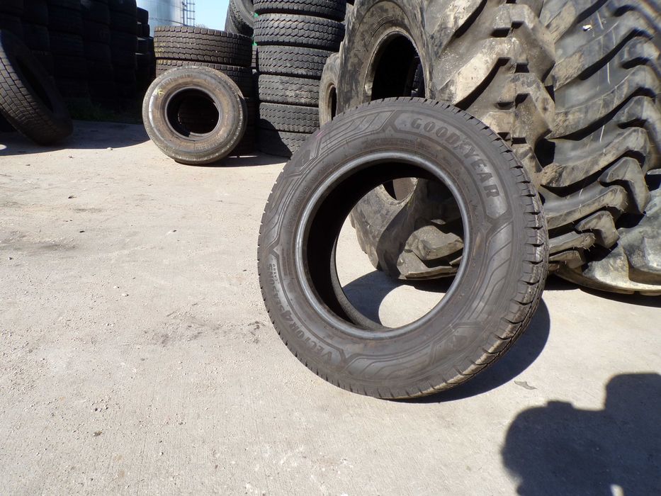 opona 235/65R16 C Goodyear Vector 4 Season Cargo (300 netto)