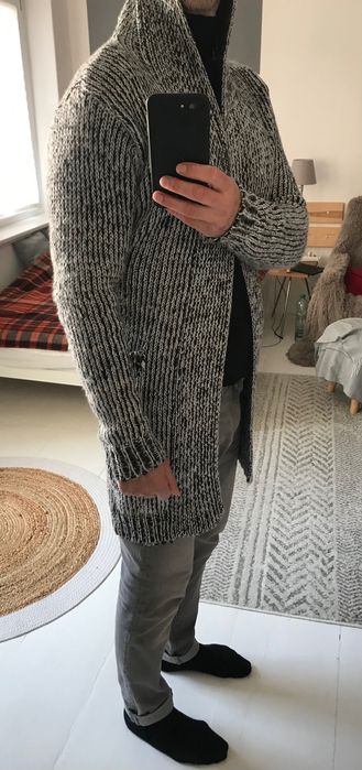 długi kardigan z kapturem