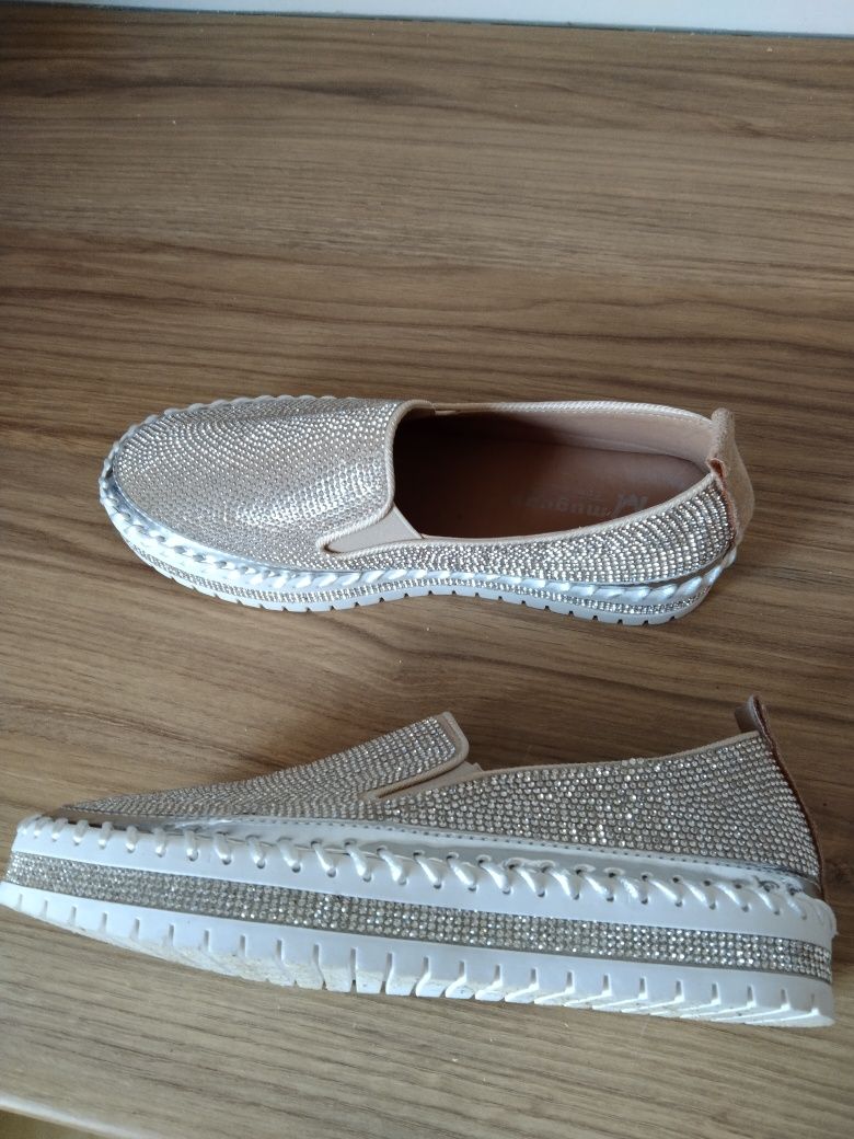 Buty damskie srebrne.