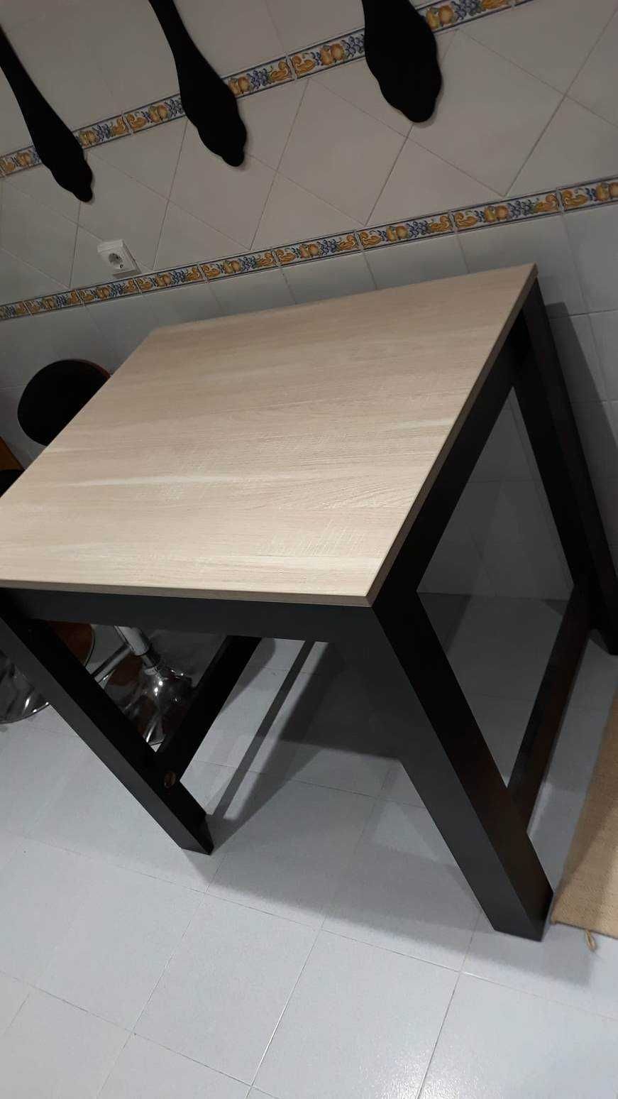 Mesa cozinha extensível / Bancos rotativos e ajustáveis em altura