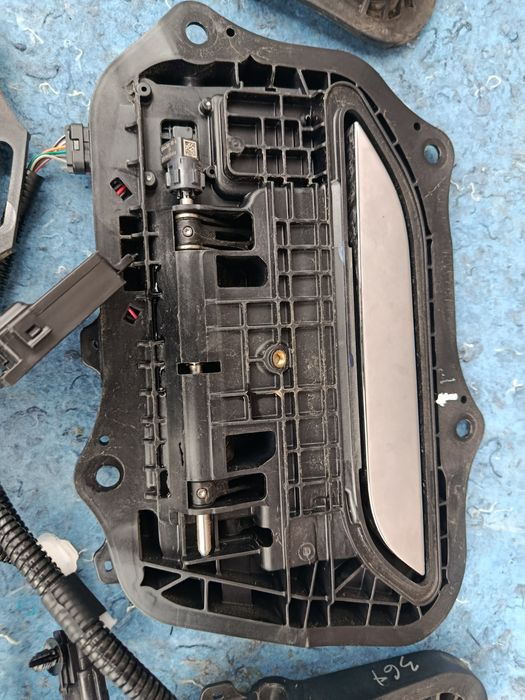 Дверні ручки Tesla model S