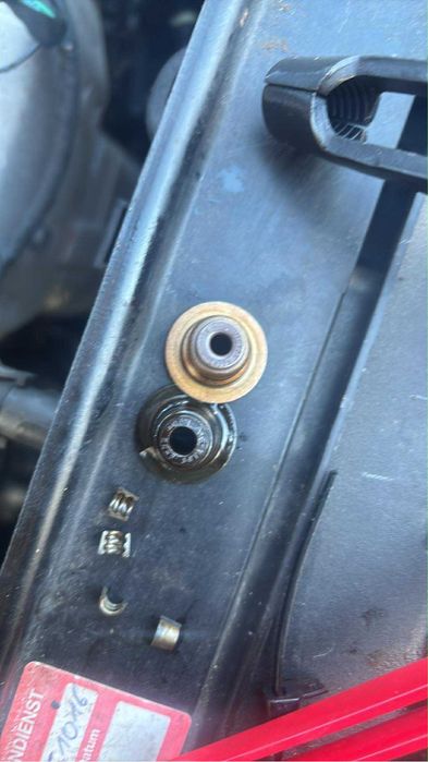 Wymiana uszczelniaczy zaworowych na samochodzie