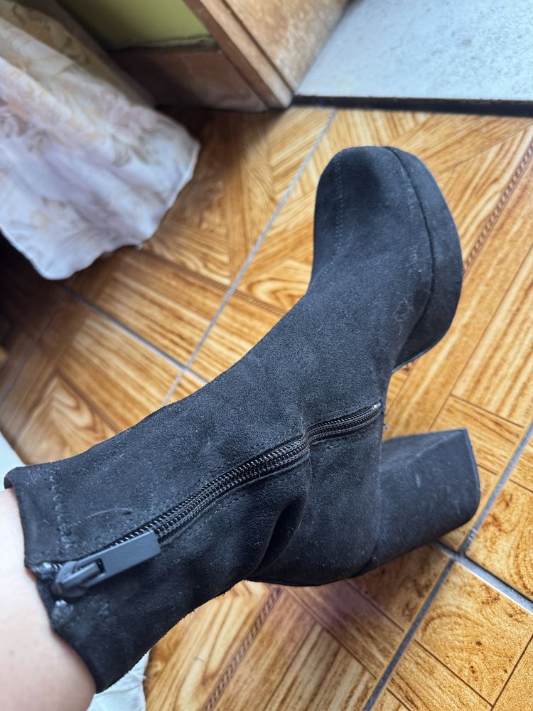 Botas novas pretas