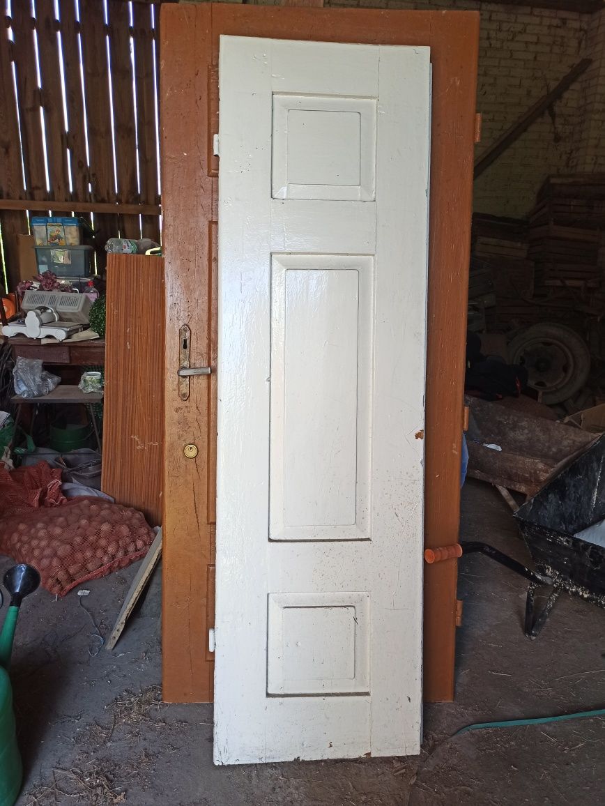 Stare drewniane drzwi wewnetrzne