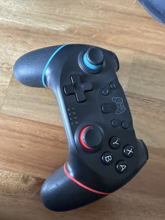 Kontroler bezprzwodowy Pad do konsoli Nintendo Switch 1 i 2 jak nowy
