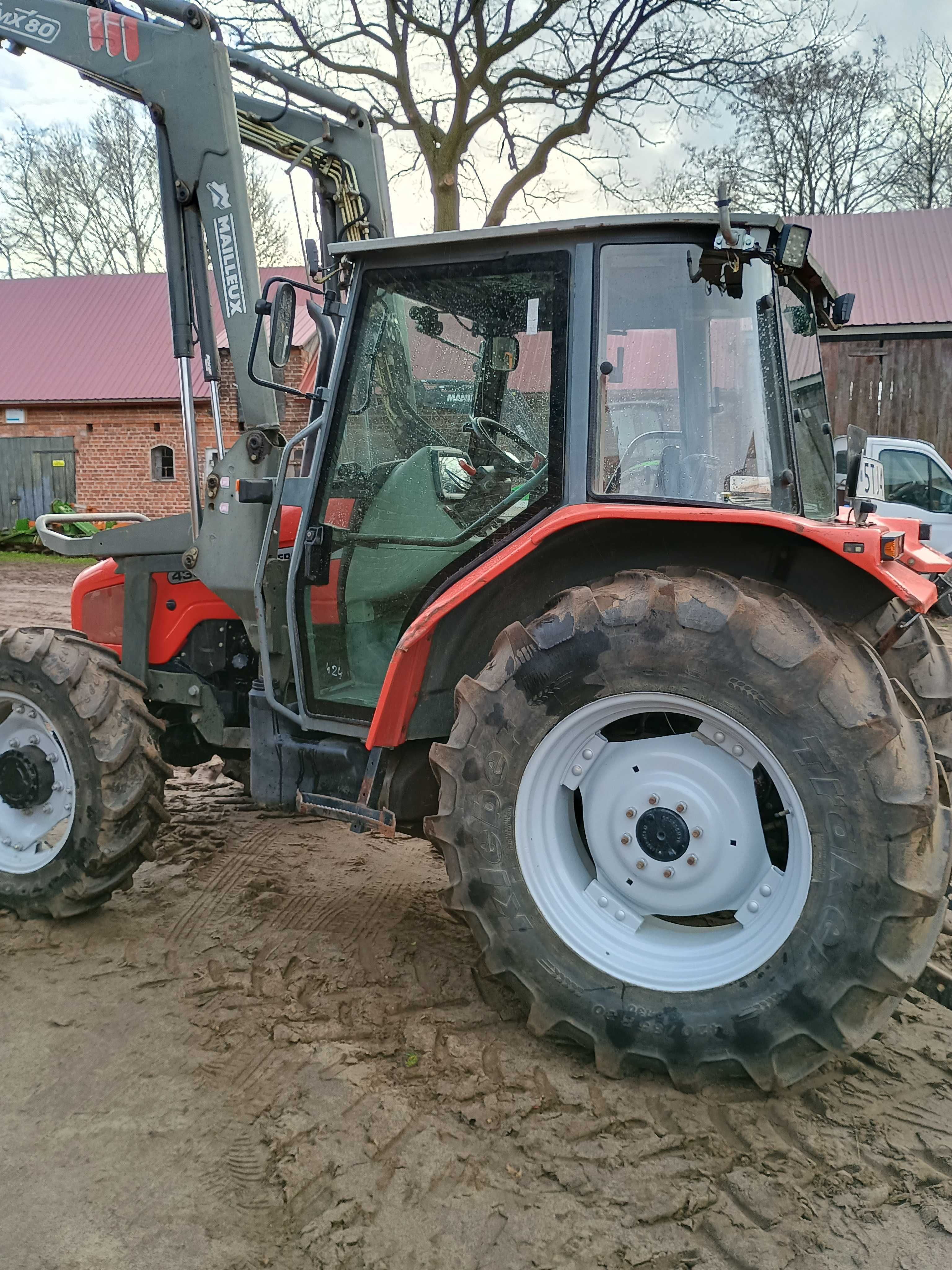 Massey Ferguson 4335 ładowacz Mailleux