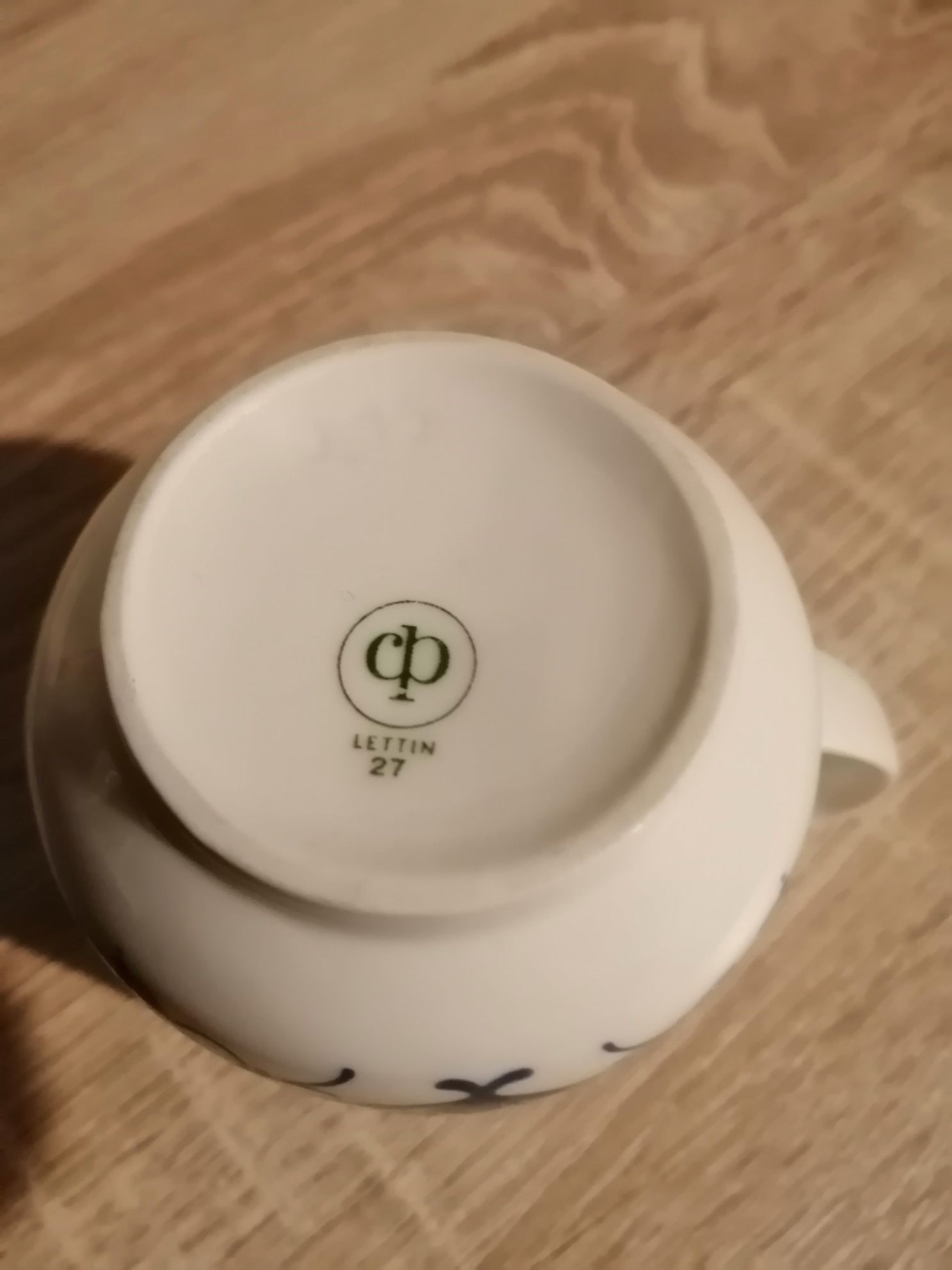 LETTIN - malutki dzbanuszek z DDR owskiej porcelany na śmietankę lub m