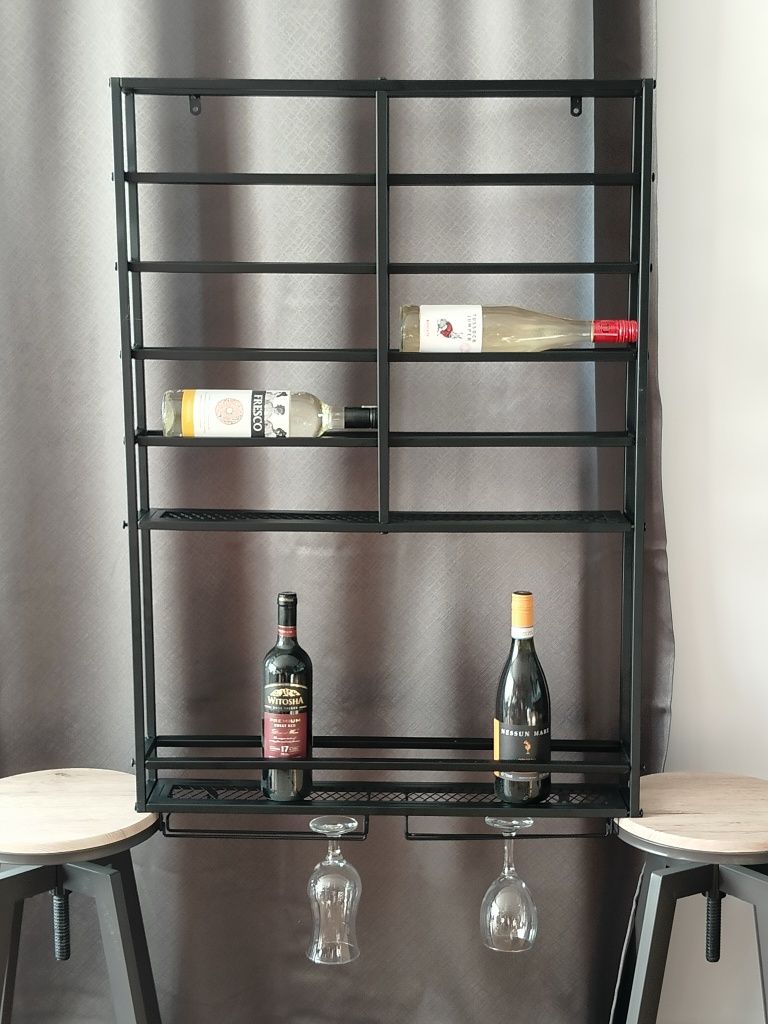 Metalowy, indywidualny, wiszący stojak na wino