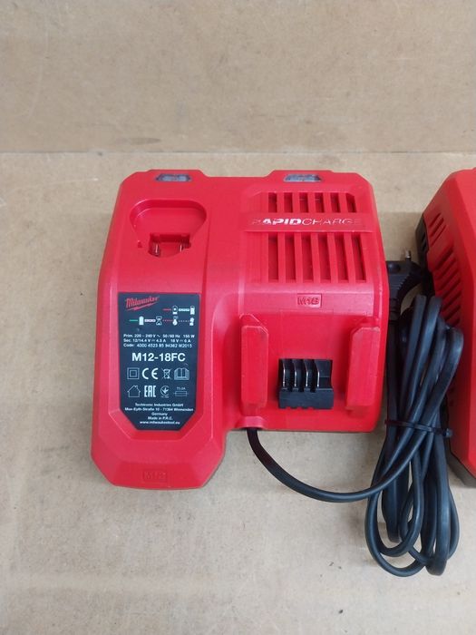 Milwaukee M12-18FC Szybka Ładowarka Akumulatorów Baterii