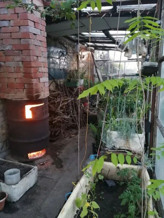 Продам будинок з ексклюзивною земельною ділянкою в центрі міста.