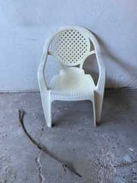 cadeira branca de jardim