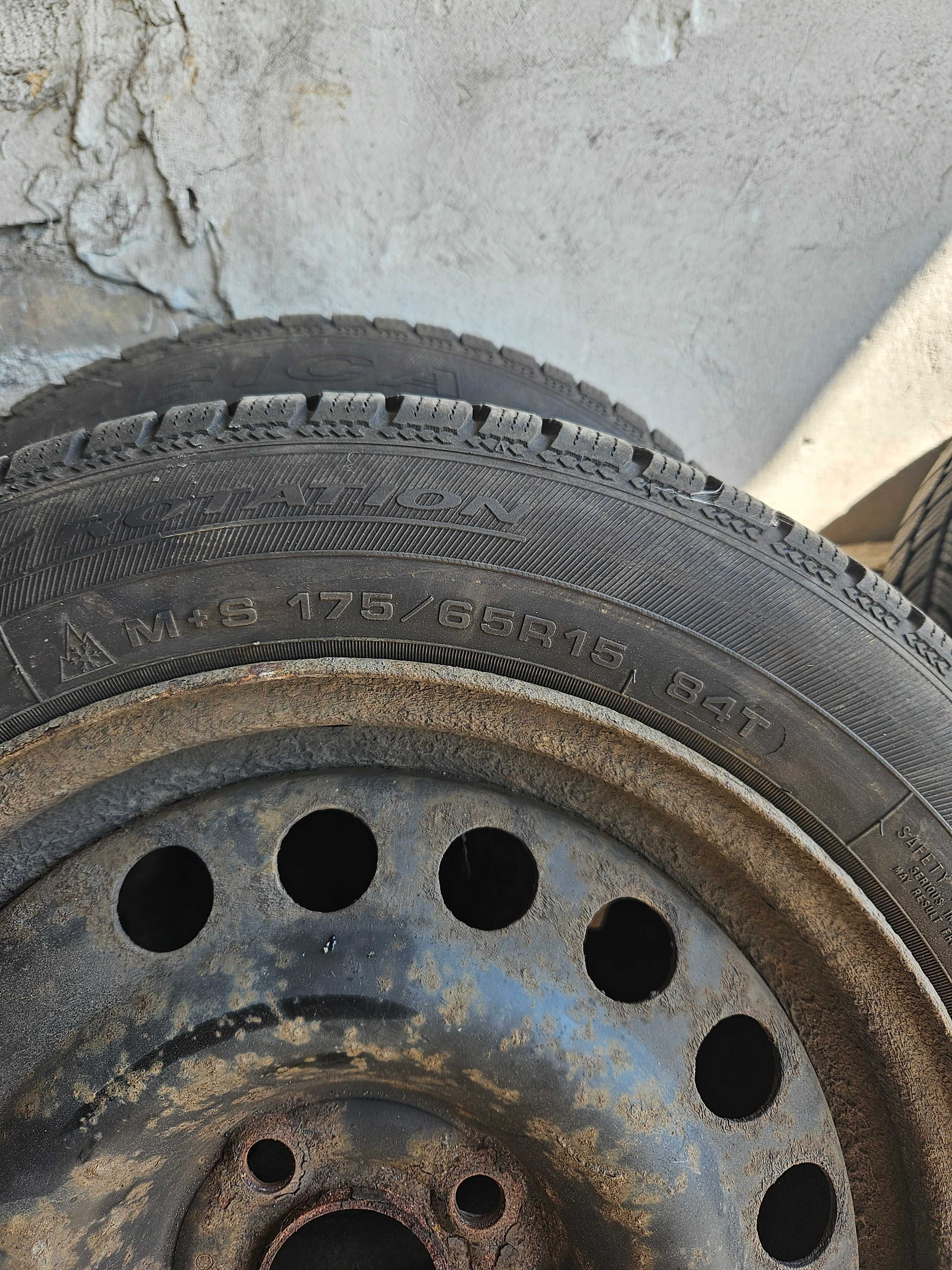 Koła zimowe Dębica Frigo 175/65R15 4szt + 1szt opona Kormoran