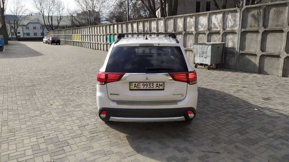 Продам Mitsubishi Outlander 2016 2.4 7 мест