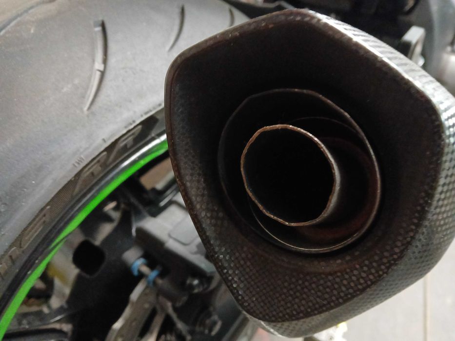 Kawasaki z800 wydech tlumik acrapovic