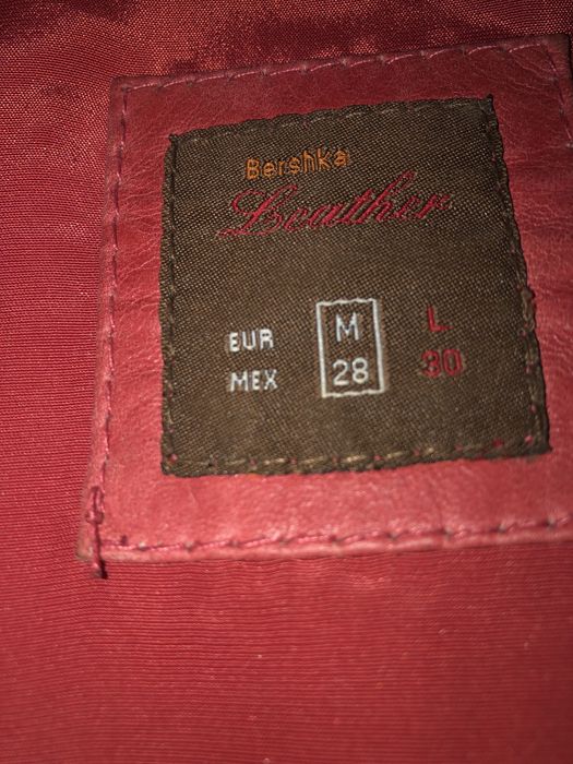 Blusão em pele , gola, punhos, e cos em malha