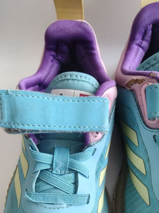 Tênis Adidas edição Lego