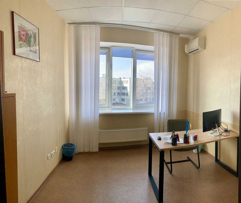 Окремий кабінет 11 м² на Оболонській набережній, 1
