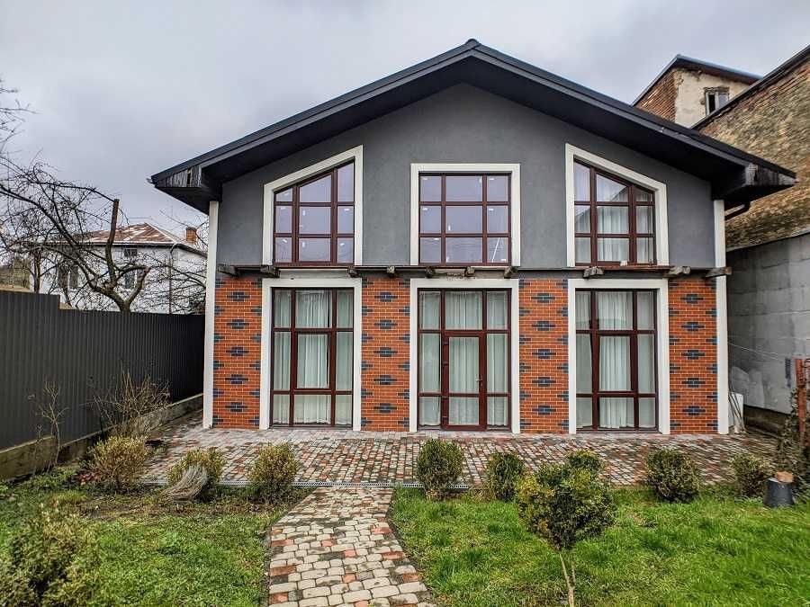 Продаж сучасного будинку на вул. Зварицька