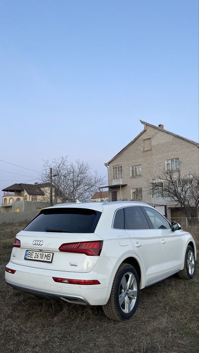 Audi Q5 2018 бензин 2.0 Premium Plus
