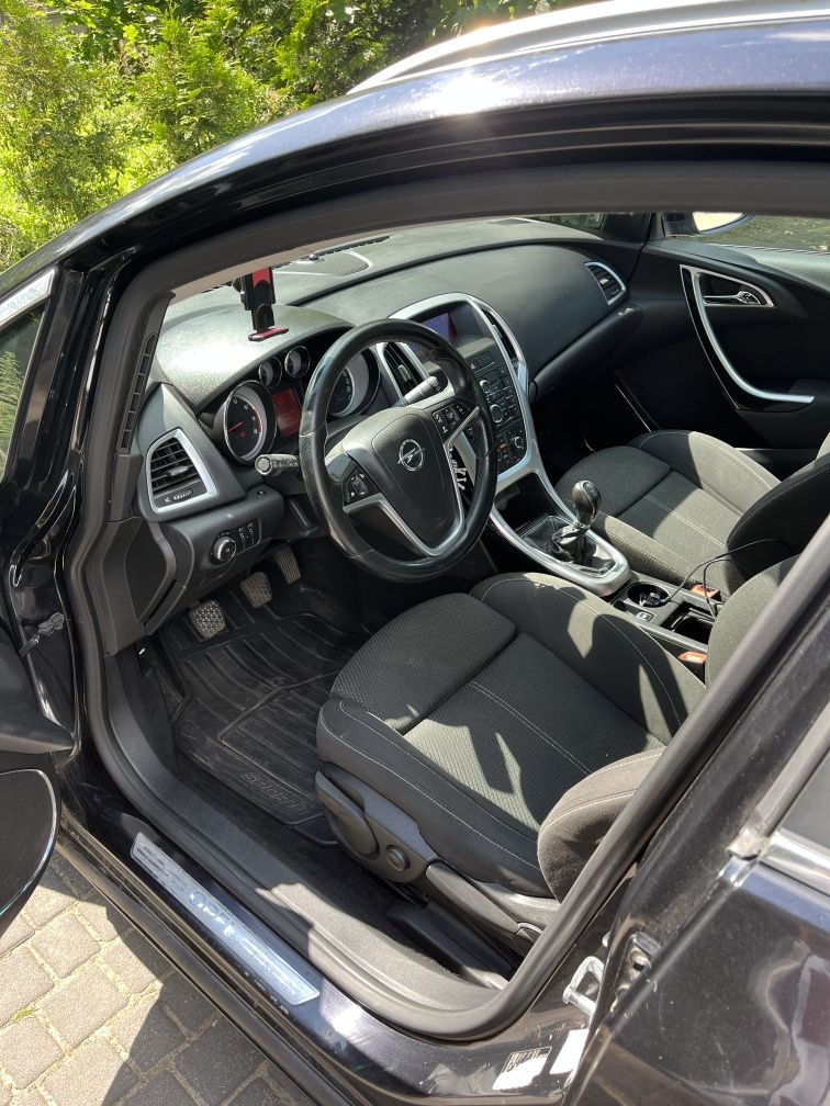 Opel Astra j Sport Tourer 1.4 Turbo. LPG