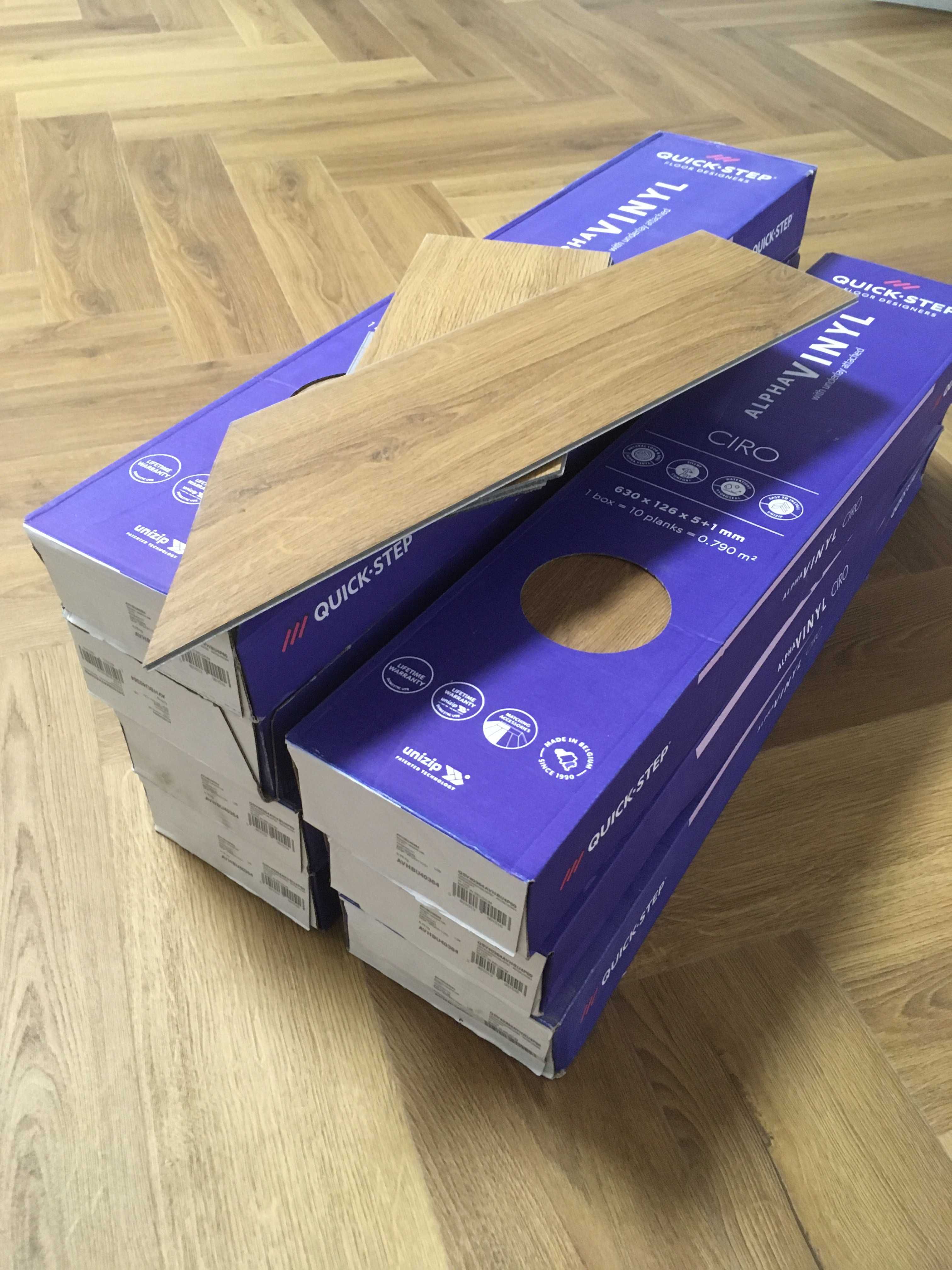 Panele winylowe Jodełka Dąb Karmelowy Quick-Step