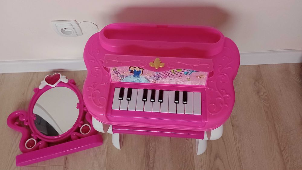 Toaletka z lustrem i pianinem dla dziewczynki