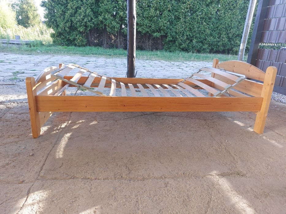 Łóżko drewniane z materacem i stelażem regulowanym - 2 szt