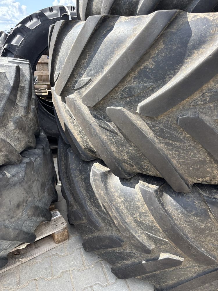Komplet opon do ciągnika 710/60R42 i 600/60R30