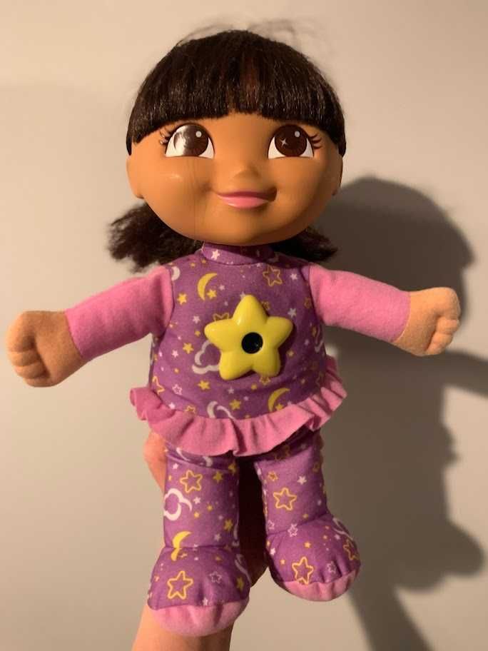 Lalka Dora przytulanka -grająca/śpiewająca (projektor) Fisher Price