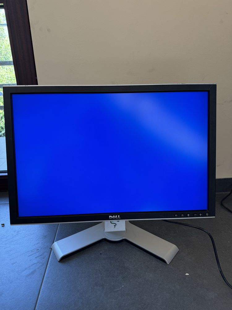 Monitor dell 2408 WFPb