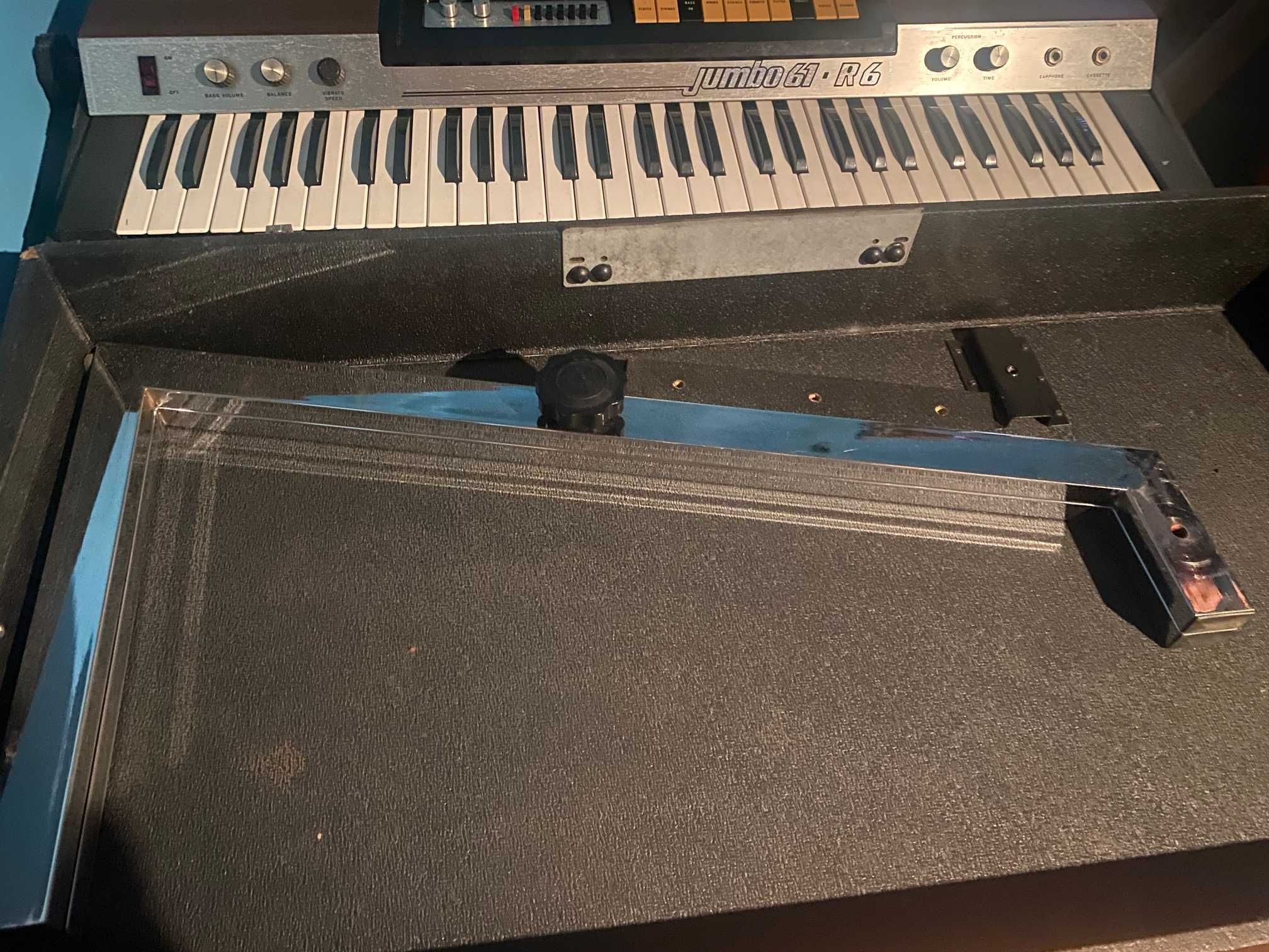 Piano/ Orgão Jumbo 61 R6 com suporte
