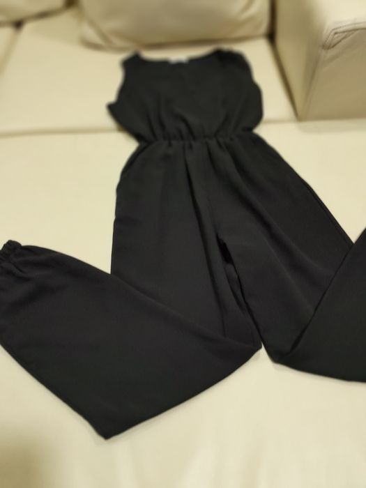 Macacão preto sem manga