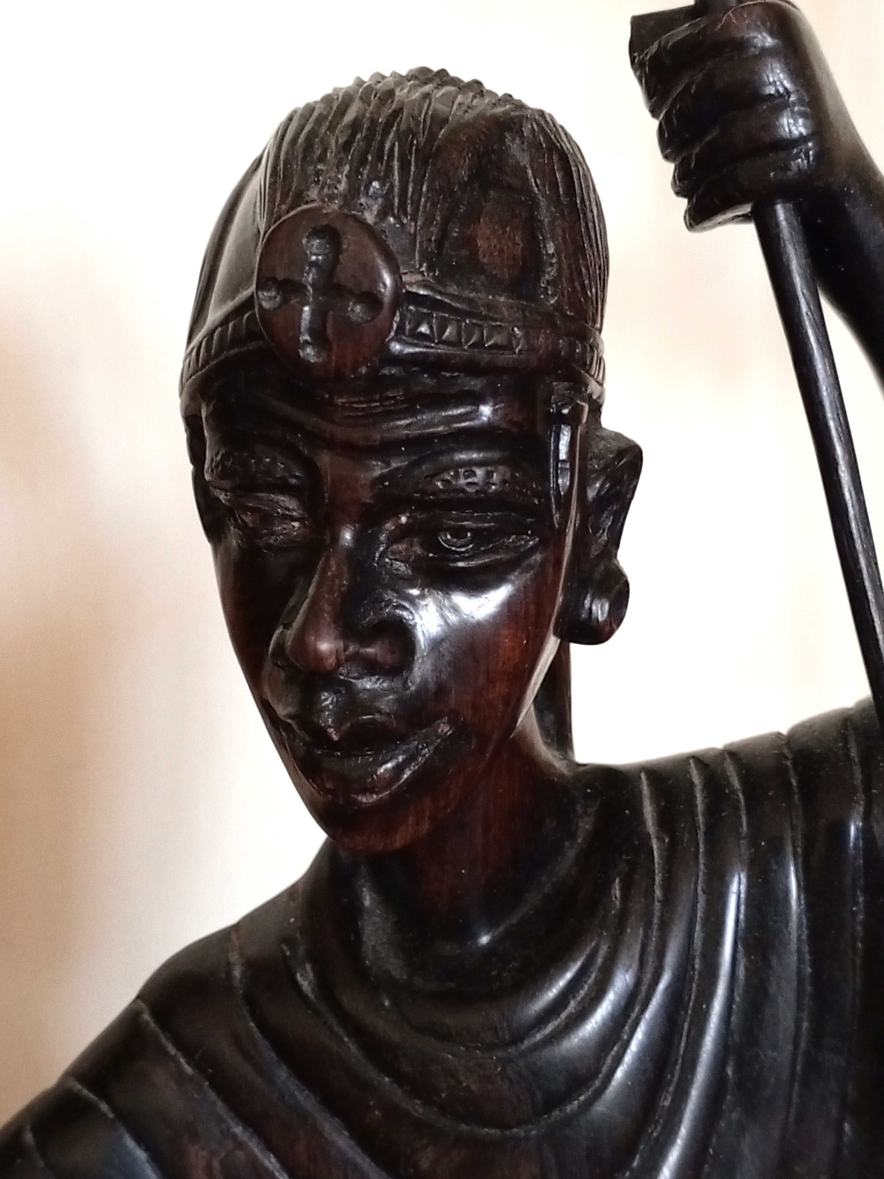 Африканські статуетки з чорного дерева ебен