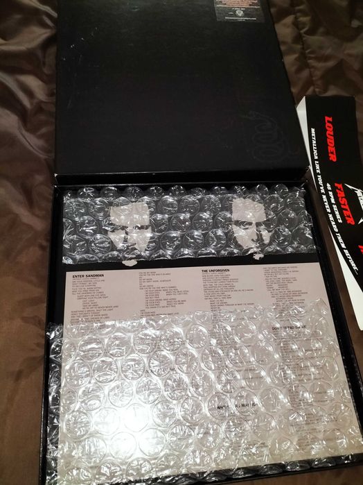 Vendo Boxset do Black Album dos Metallica com 4 x Vinis, Remasterizado