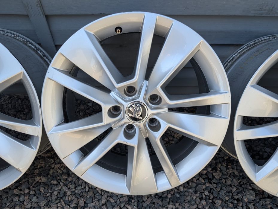 Оригінальні титанові диски Skoda 5*112 R17 5/112 17 ET 45