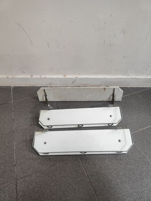 Prateleiras em vidro vintage para casa de banho.