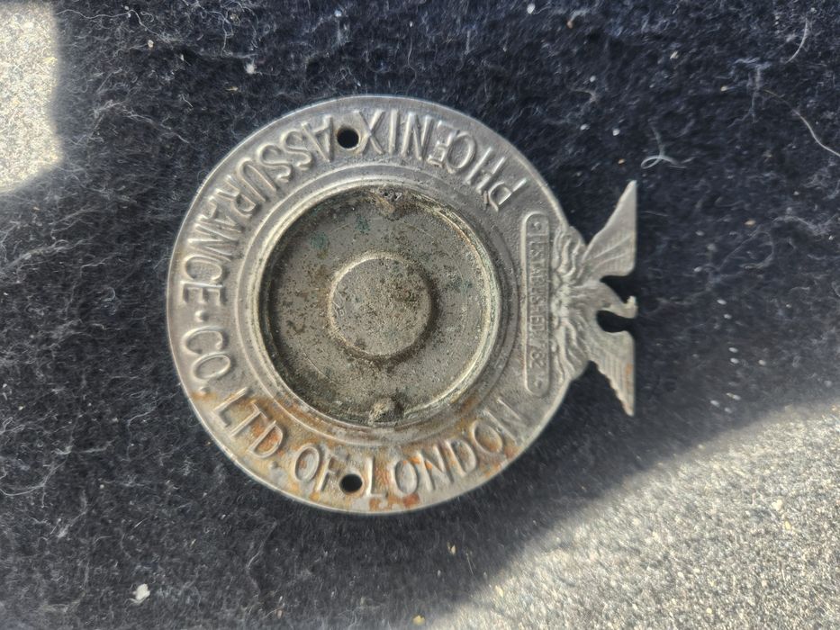 Símbolos em metal para grelhas de carros clássicos