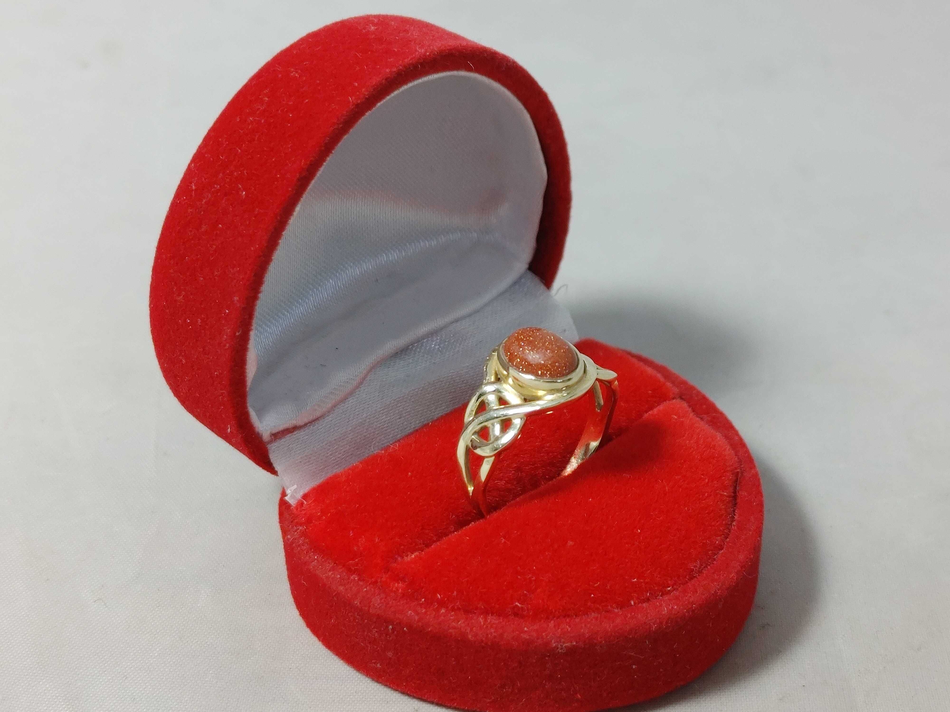 Piękny złoty pierścionek z piaskiem pustyni 14K 12R