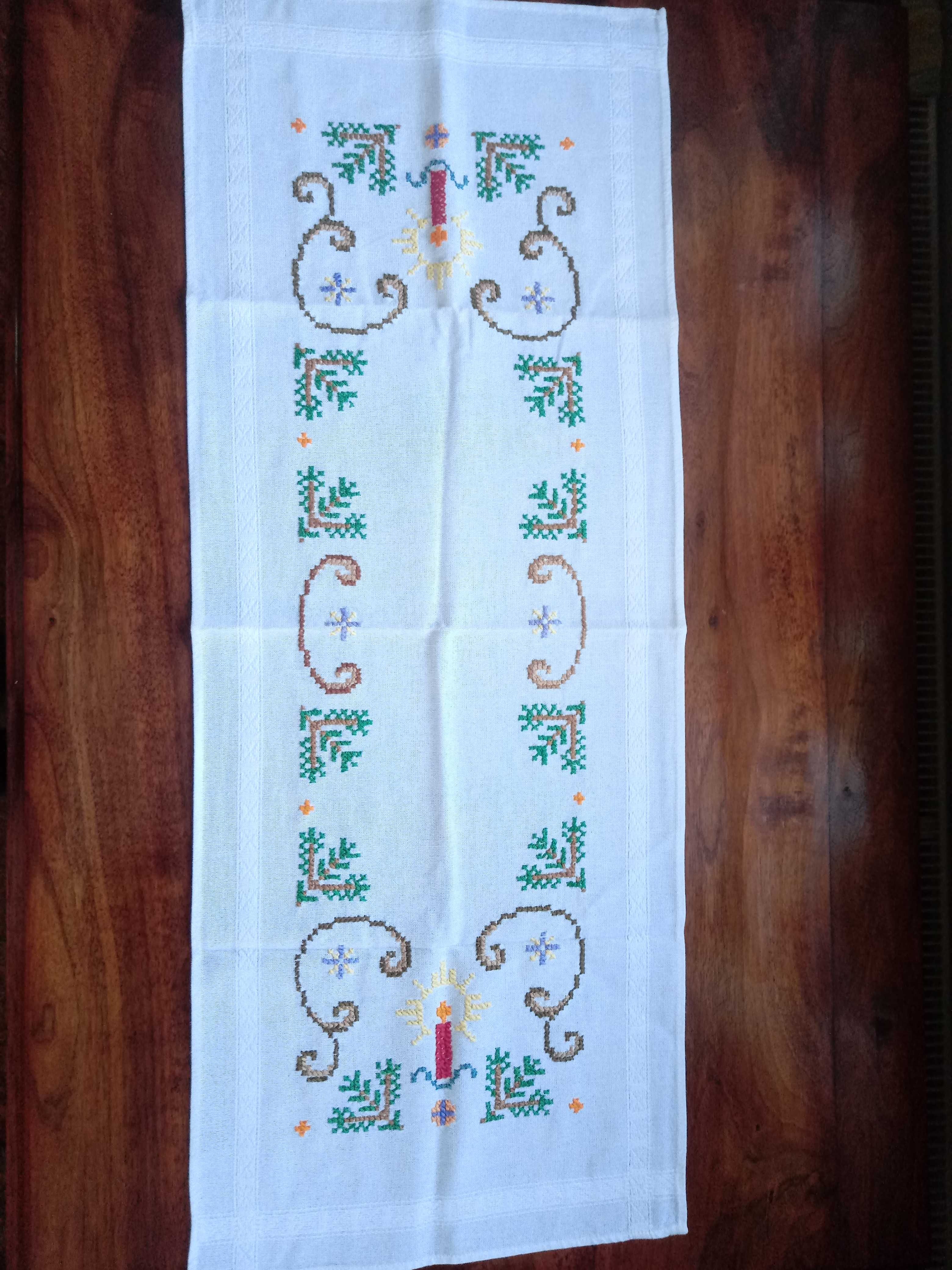 bieżnik serwetka ręczny haft krzyżykowy 91 x 35 cm rękodzieło