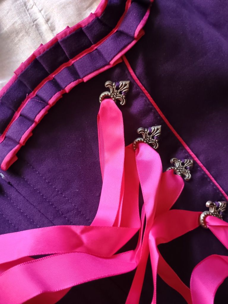 Sukienka bawarska Dirndl tradycyjny strój ludowy