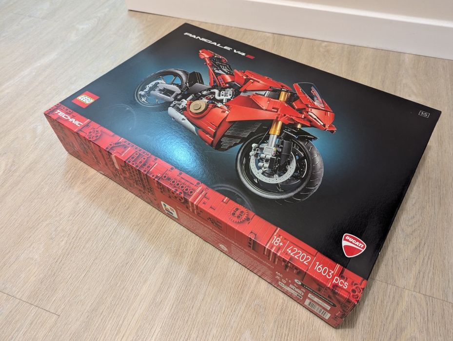 Lego Technic - Ducati Panigale V4 S Motorcycle - 42202